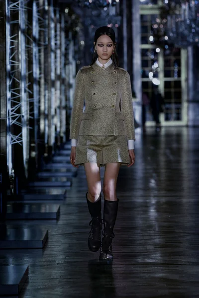 Look 48